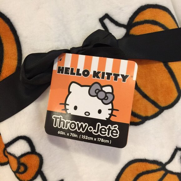 HELLO KITTY Fall Plush Throw 60" x 70" Cream Orange Black Pumpkins - Picture 3 of 4